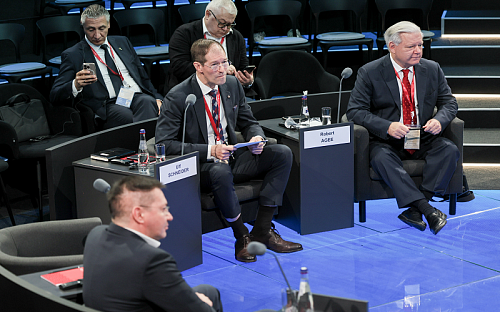  AEB Highlights Foreign Talent Issues at SPIEF Session