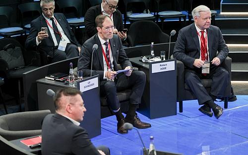  AEB Highlights Foreign Talent Issues at SPIEF Session