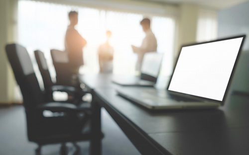 AEB discusses risks for foreign specialists in Russia under new salary rules
