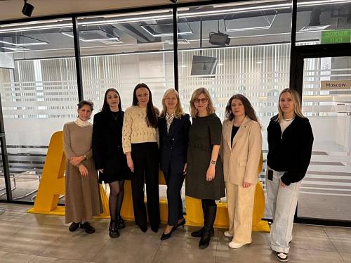 Комитет по связям с общественностью и коммуникациям провел заседание в офисе АЕБ